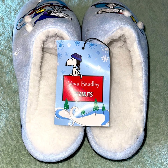 ✨HP✨ “PEANUTS” NWT SNOOPY SOFT SKIING SLIPPERS BY VERA BRADLEY, SHOE SIZE 5-6 - Picture 6 of 8